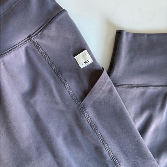 Vuori Daily Pocket Legging Size Large in Lunar Grey • Purple Leggings w/ Pockets - Picture 9 of 9